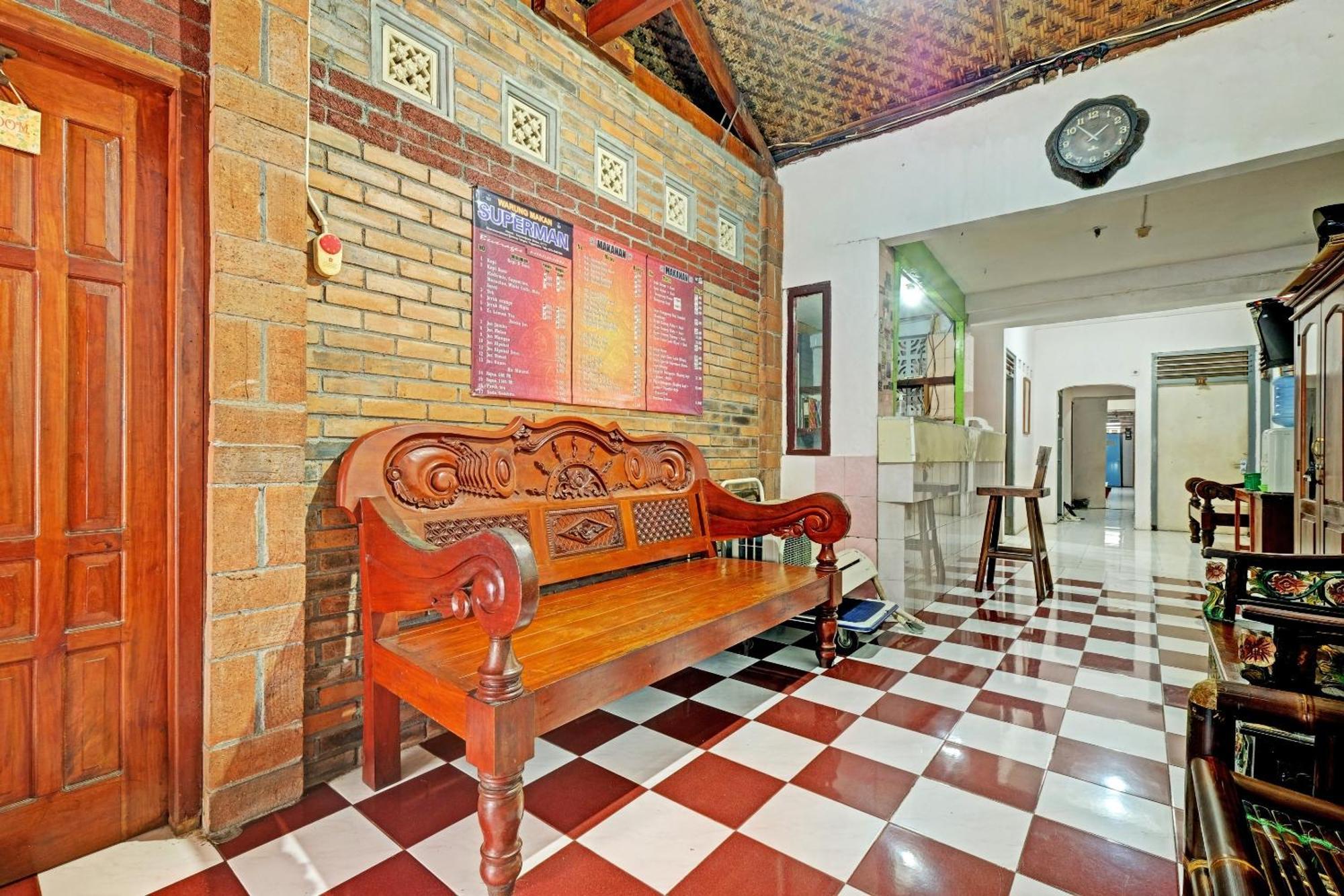Spot On 91915 Homestay Superman Джокякарта Екстериор снимка