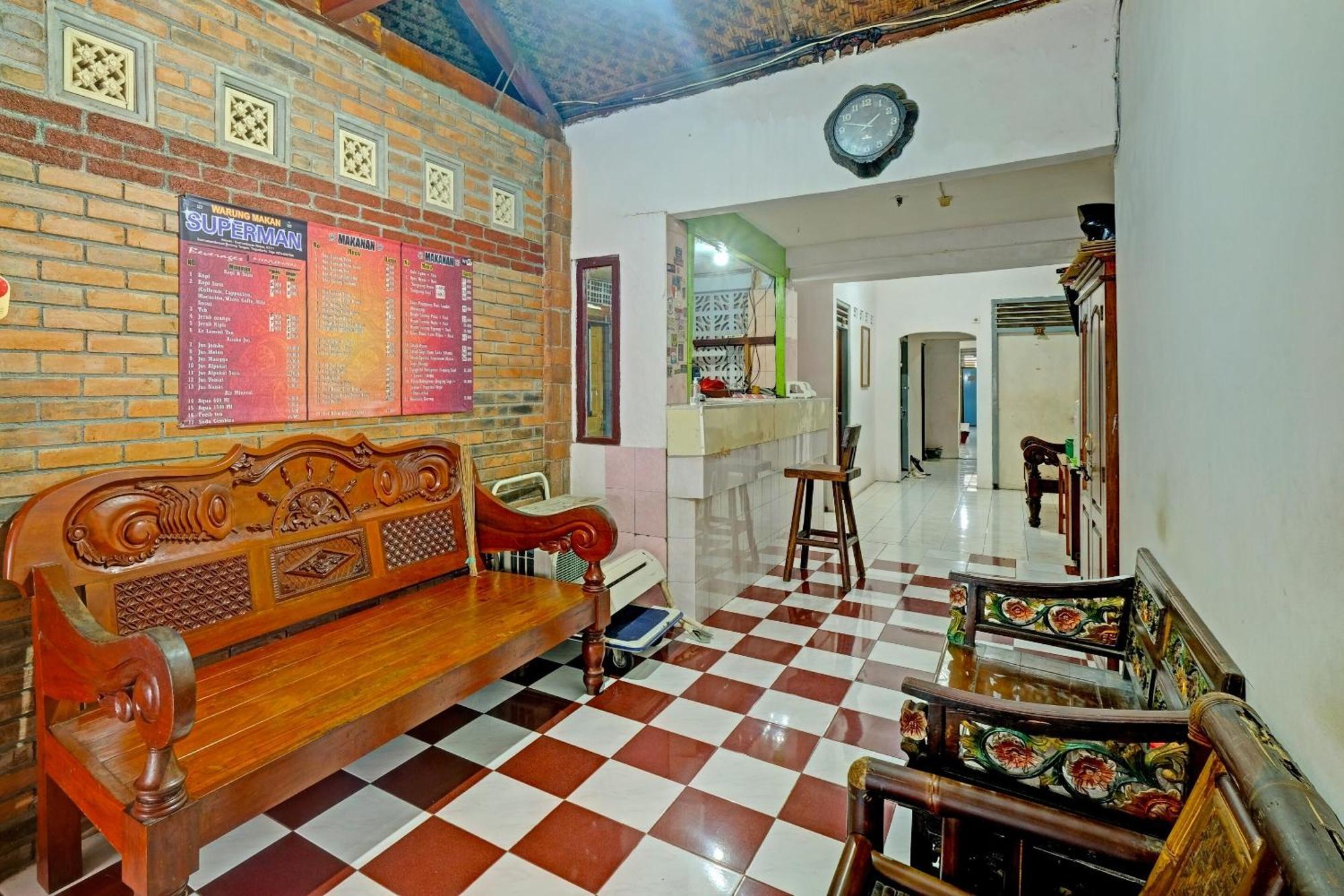 Spot On 91915 Homestay Superman Джокякарта Екстериор снимка
