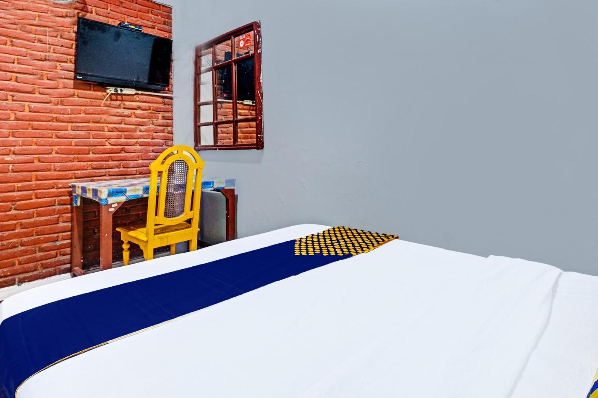Spot On 91915 Homestay Superman Джокякарта Екстериор снимка